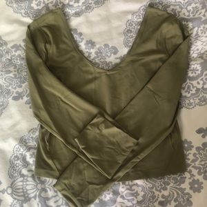Lululemon long sleeved crop. Great condition.